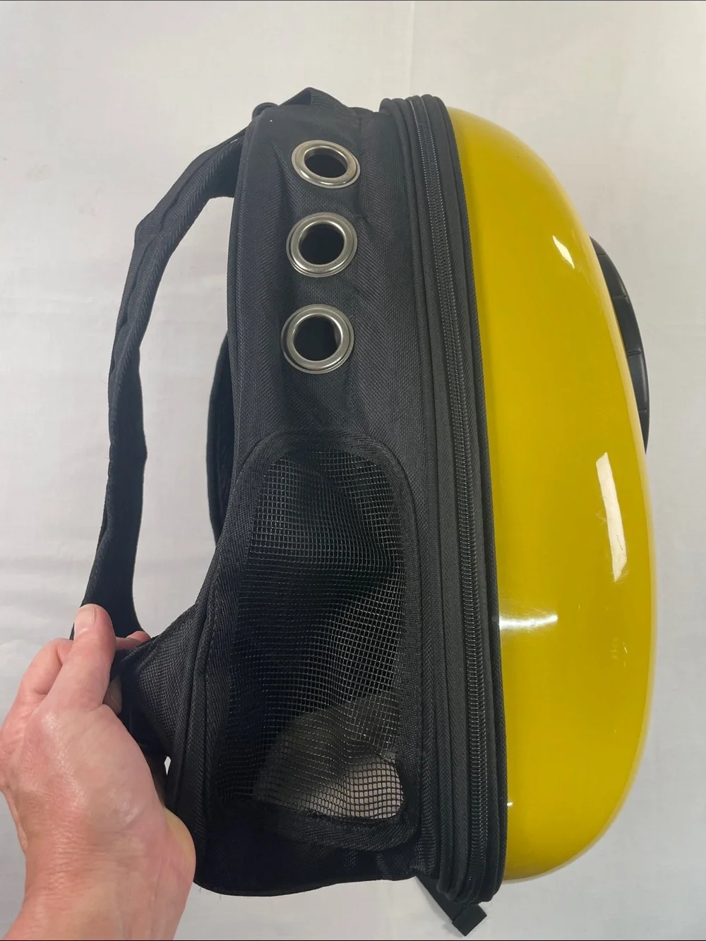 CityBAG pet bubble capsule hard shell pet carrier backpack. Breathable air flow